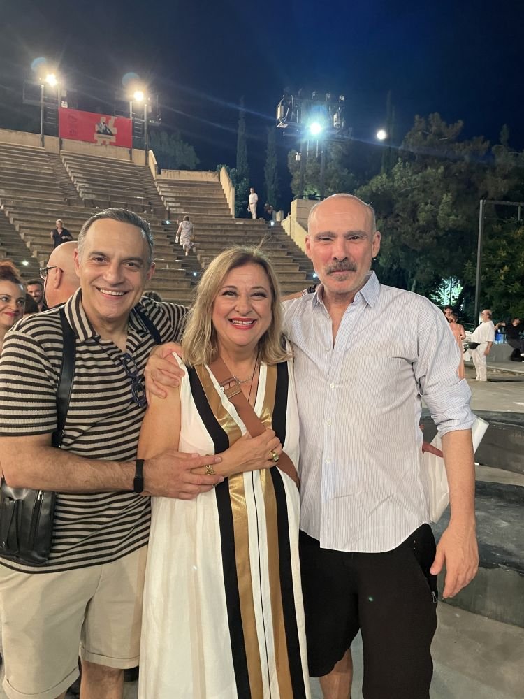 Κρατερός Κατσούλης (Κινησίας)- Ελισάβετ Κωνσταντινίδου (Λυσιστράτη)- Γιάννης Χαρίσης (Πρόβουλος)