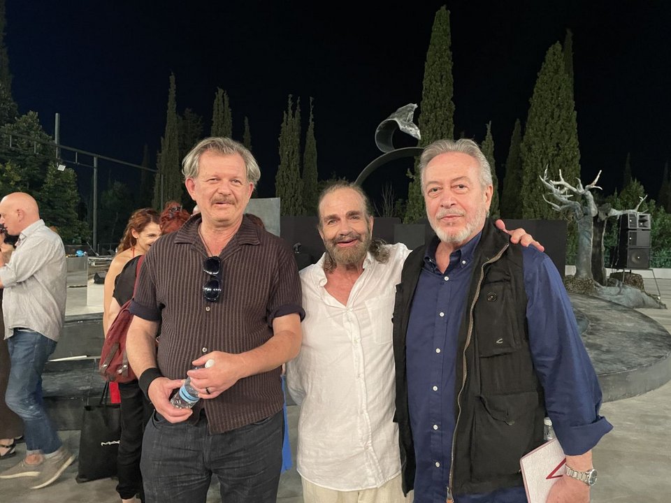 Νίκος Γεωργάκης (Κήρυκας Λακεδαιμονίων, Στρυμόδωρος) - Κώστας Σαντάς (Μάντης Αριστογέρων) -Γρηγόρης Βαλτινός (Μέλος ΔΣ ΚΘΒΕ)