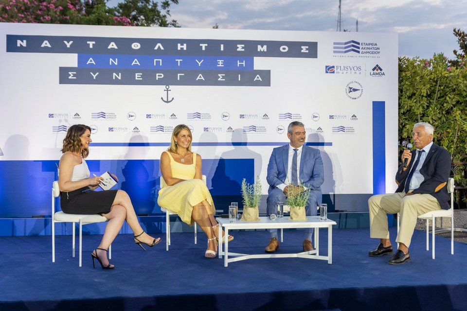 H CEO της ΕΤΑΔ Ηρώ Χατζηγεωργίου, ο Σταύρος Κατσικάδης CEO της LAMDA Marinas Investments και πρόεδρος της Ενωσης Μαρινών Ελλάδος και ο Τάσος Βατίστας, πρόεδρος του ΝΟΠΦ, υπό το συντονισμό της δημοσιογράφου Ελευθερίας Νταβατζή (αριστερά) / Φωτογραφία: Socialdoo 