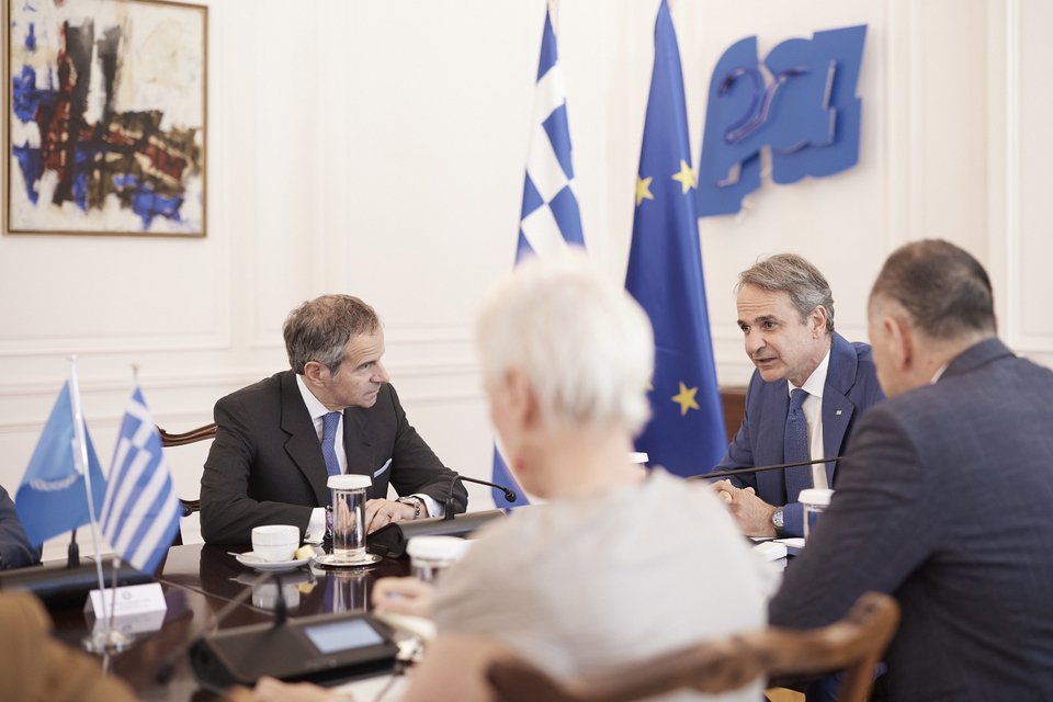 Ο Κυριάκος Μητσοτάκης συναντήθηκε στο Μαξίμου με τον Rafael Grossi,γενικό διευθυντή του Διεθνούς Οργανισμού Ατομικής Ενέργειας