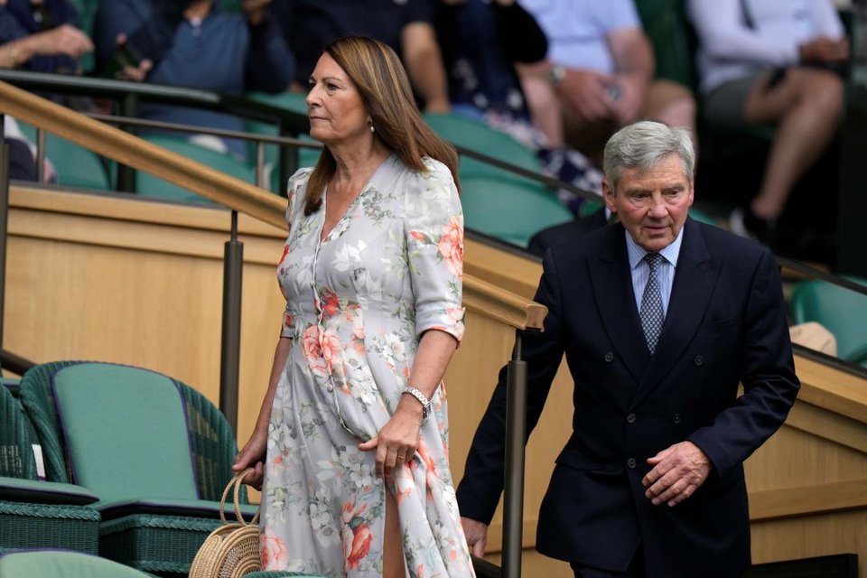 Οι γονείς της Κέιτ στο Wimbleton σε αγώνες τένις που παρακολούθησε και η πρίγκίπισσα της Ουαλίας -τότε είχε τον τίτλο της Δούκισας του Κέμπριτζ