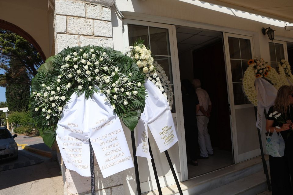 Φίλοι ηθοποιοί και συγγενείς στην κηδεία του Μιχάλη Μόσιου