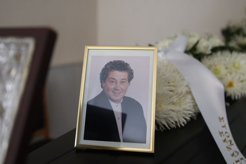 Φίλοι ηθοποιοί και συγγενείς στην κηδεία του Μιχάλη Μόσιου