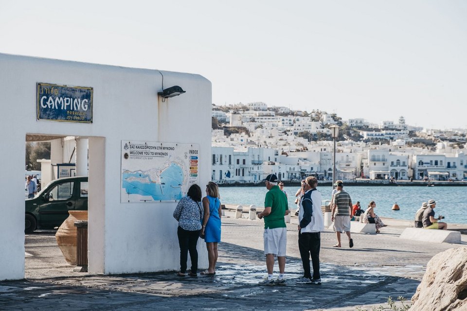 Τουρίστες στη Μύκονο / Φωτογραφία: 123RF