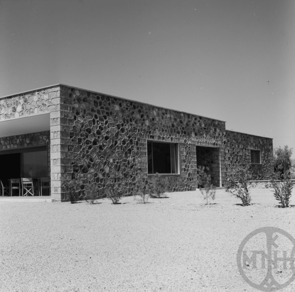 Ξενία 1953, Ν.Τομπάζης, Αρχείο Μουσείου Μπενάκη