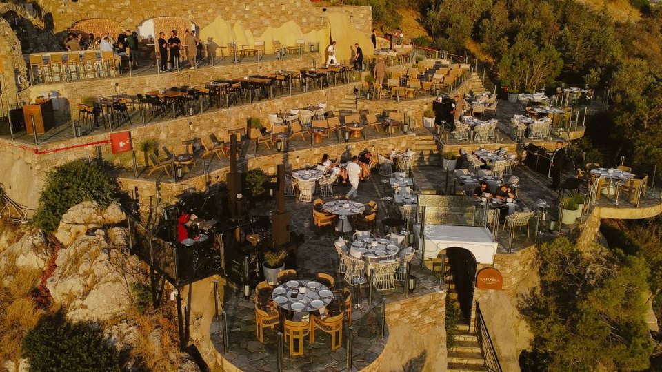 νέο εστιατόριο Λουτράκι πάνω στη θάλασσα