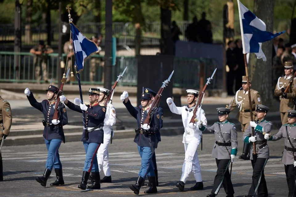 Παρίσι: Ελληνικό άγημα παρήλασε στην Αψίδα του Θριάμβου, όπως το 1919-Πίνακας και φωτογραφία 4 parelasi ilisia pedia 1.jpg