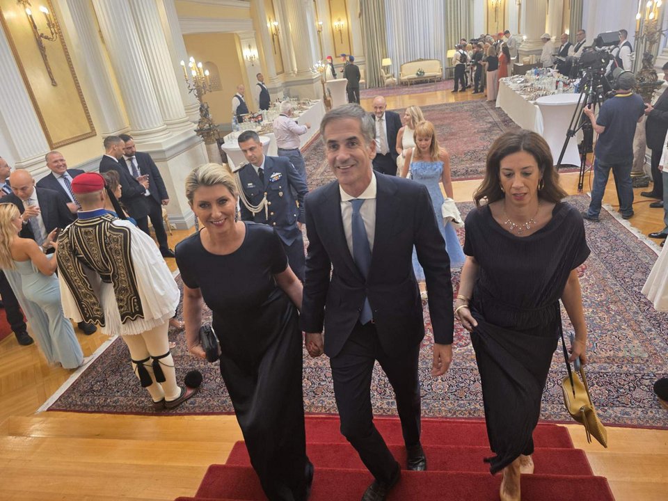 Κώστας Μπακογιάννης και Σϊα Κοσιώνη προσέρχονται στο Προεδρικό