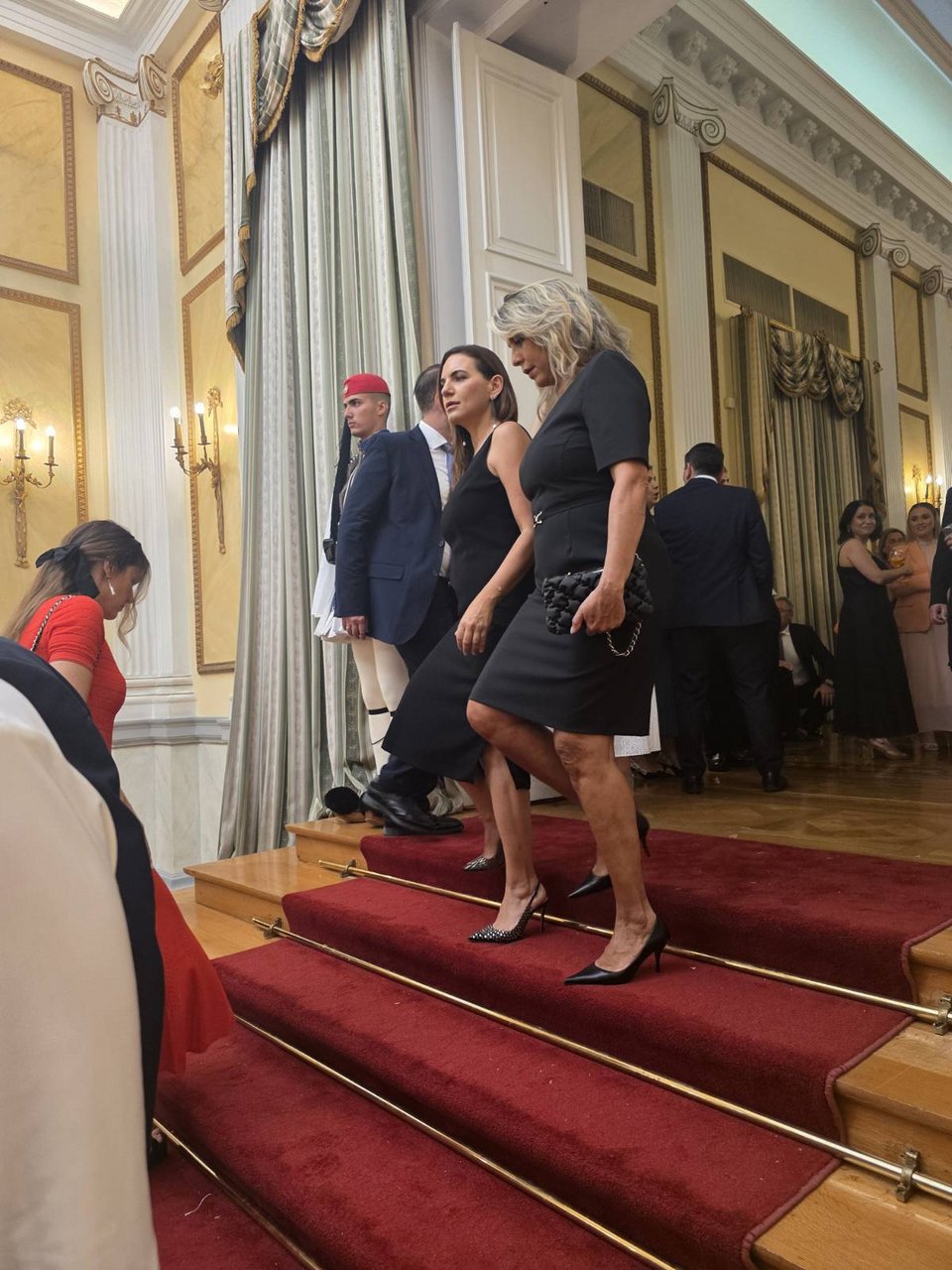 Όλγα Κεφαλογιάννη, Άννα Καραμανλή
