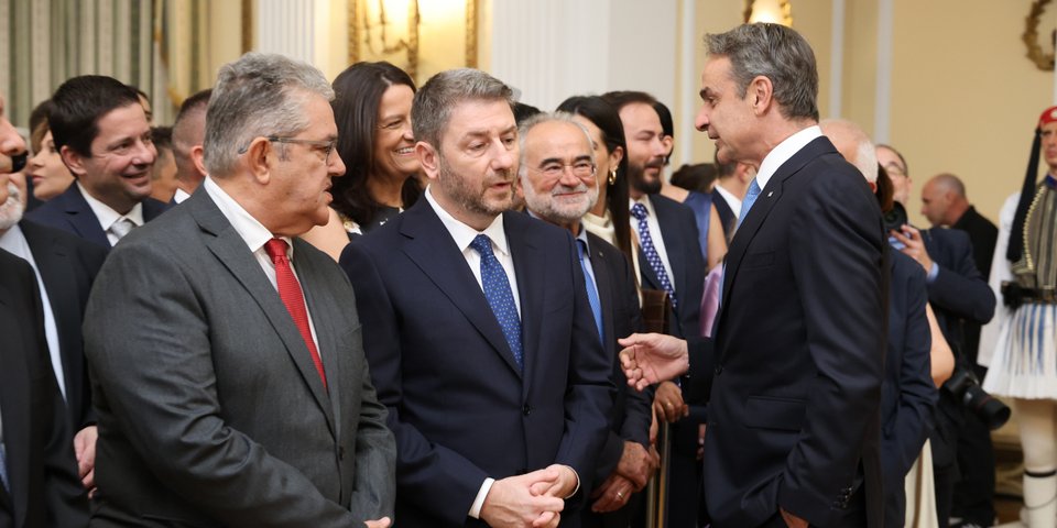 Ο Κυριάκος Μητσοτάκης με τους Νίκο Ανδρουλάκη και Δημήτρη Κουτσούμπα