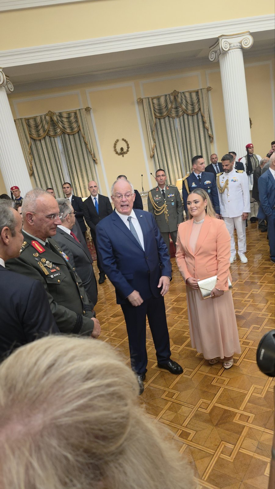 Ο Κωνσταντίνος Τασούλας με τη δασκάλα Παναγιώτα Διαμαντή