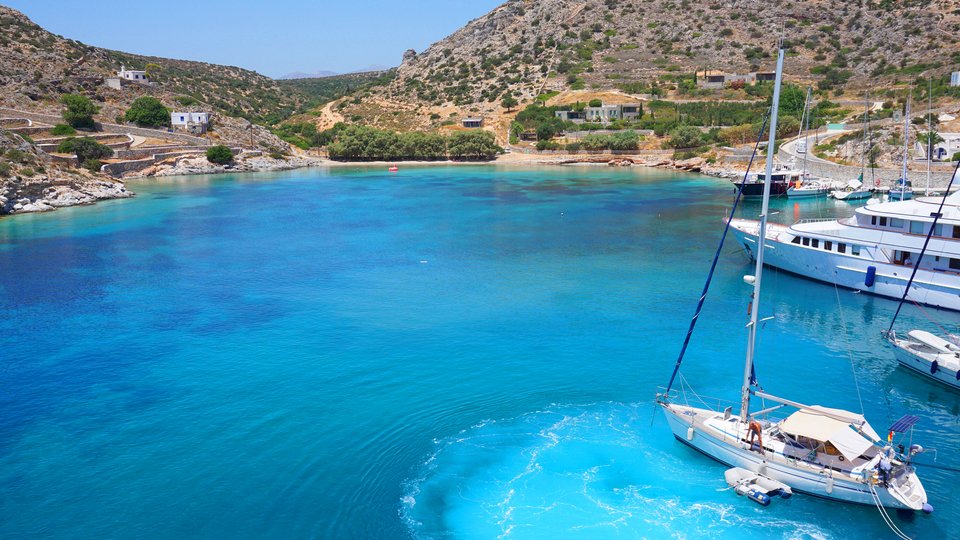 Σχοινούσα, ένα από τα πιο απλά και αυθεντικά νησιά του Αιγαίου, εκεί όπου ο χρόνος μοιάζει να κυλά πιο αργά 