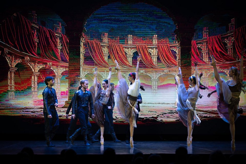 Το φημισμένο Κρατικό Balletto di Milano, που θεωρείται από τα καλύτερα της Ιταλίας, παρουσιάζει τη διαχρονική ιστορία της «Carmen»