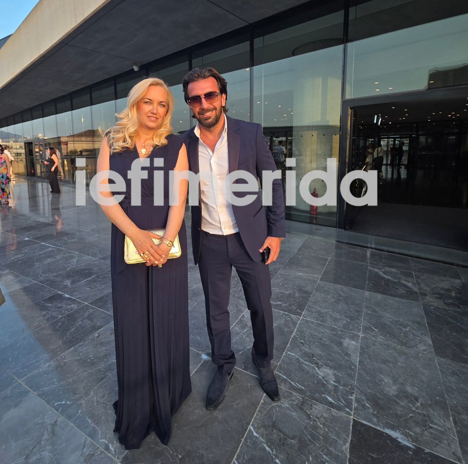 Ο Θάνος Πετρέλης με τη σύζυγό του Σοφία