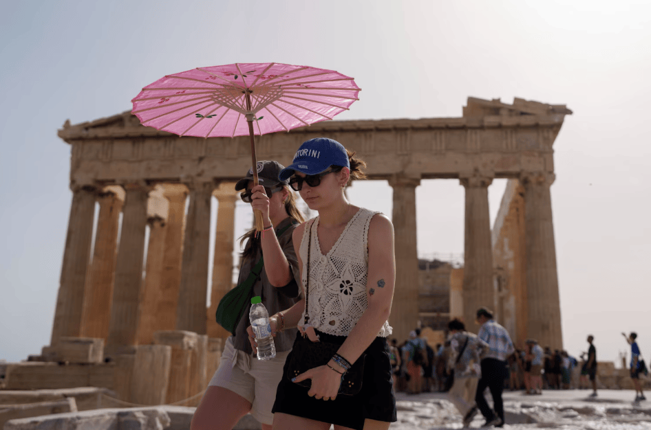 Με τον υδράργυρο να ανεβαίνει κάθε καλοκαίρι όλο και πιο ψηλά και τα κύματα καύσωνα να διαρκούν περισσότερο, η καθημερινότητα μέσα στο σπίτι μπορεί να γίνει ιδιαίτερα δύσκολη, ειδικά όταν δεν υπάρχει κλιματισμός ή όταν η συνεχής χρήση του σημαίνει υψηλότερους λογαριασμούς ηλεκτρικού ρεύματος/ ΑΡ