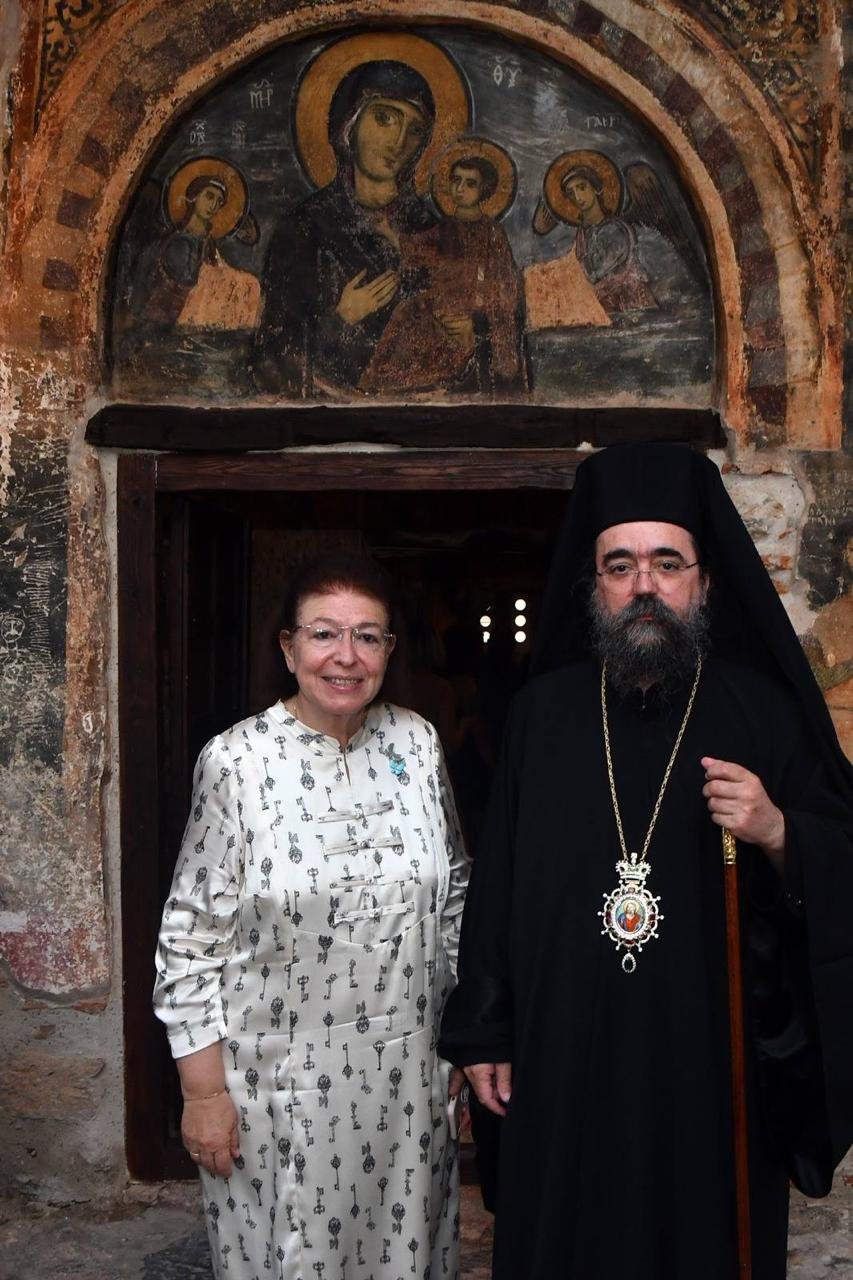 Η Λίνα Μενδώνη με τον Μητροπολίτη Καστορίας κ.κ. Καλλίνικο