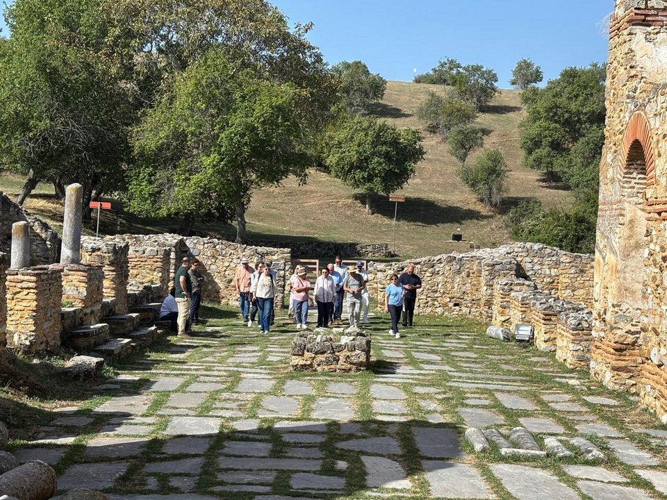 Η Λίνα Μενδώνη στον Ναό Αγίου Αχιλλείου