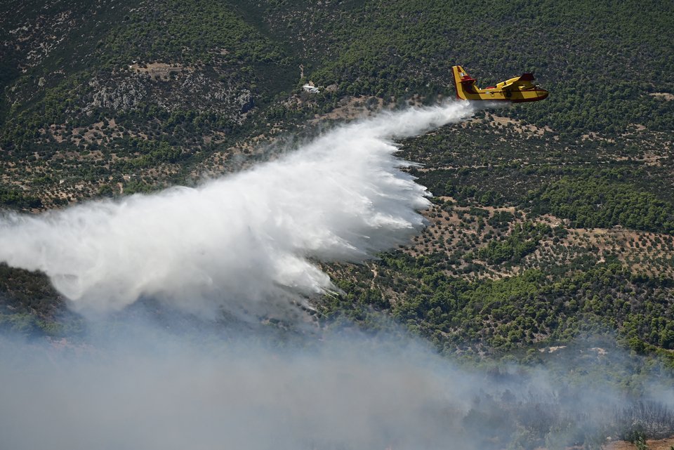 Εναέριο επιχειρεί στη Δόμβραινα / Φωτογραφία: eurokinissi, ΜΙΧΑΛΗΣ ΚΑΡΑΓΙΑΝΝΗΣ 