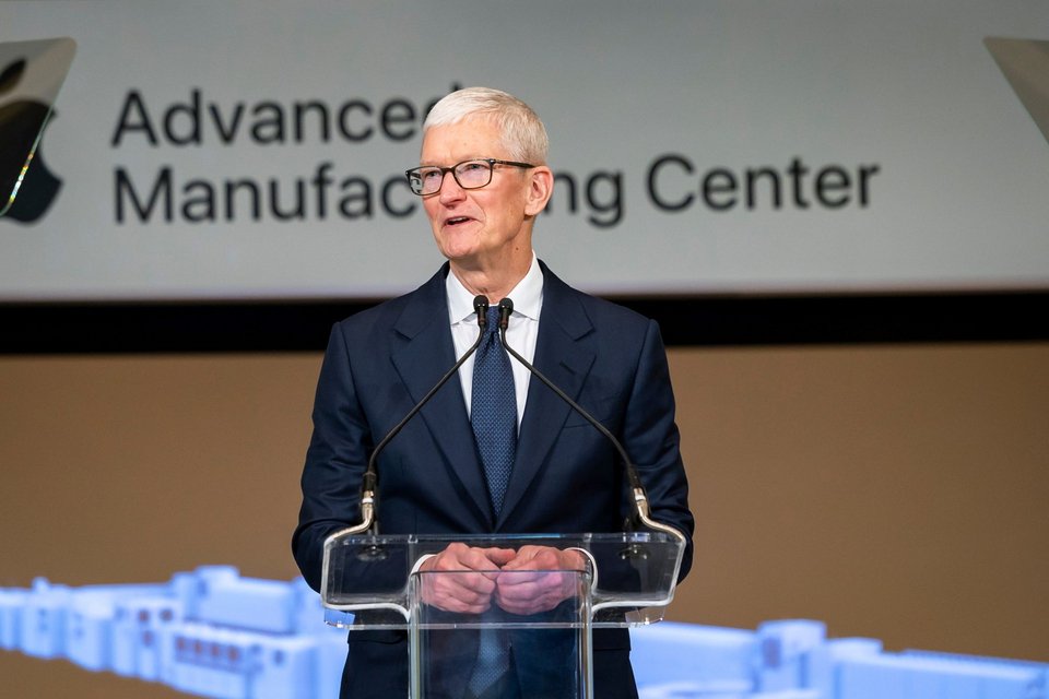 Ο διευθύνων σύμβουλος της Apple, Τιμ Κουκ, στα εγκαίνια Κέντρου Προηγμένης Κατασκευής στο Χιούστον, Πέμπτη 13 Αυγούστου 2026 (AP Photo/Annie Mulligan)