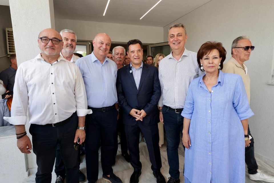 Ο Άδωνις Γεωργιάδης με στελέχη και βουλευτές της ΝΔ στο Κ.Υ. Σοφάδων / Intime