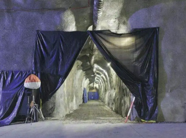 Ένα εργοτάξιο της Brünig Mega Safe AG στις ελβετικές Άλπεις, στην Ελβετία
