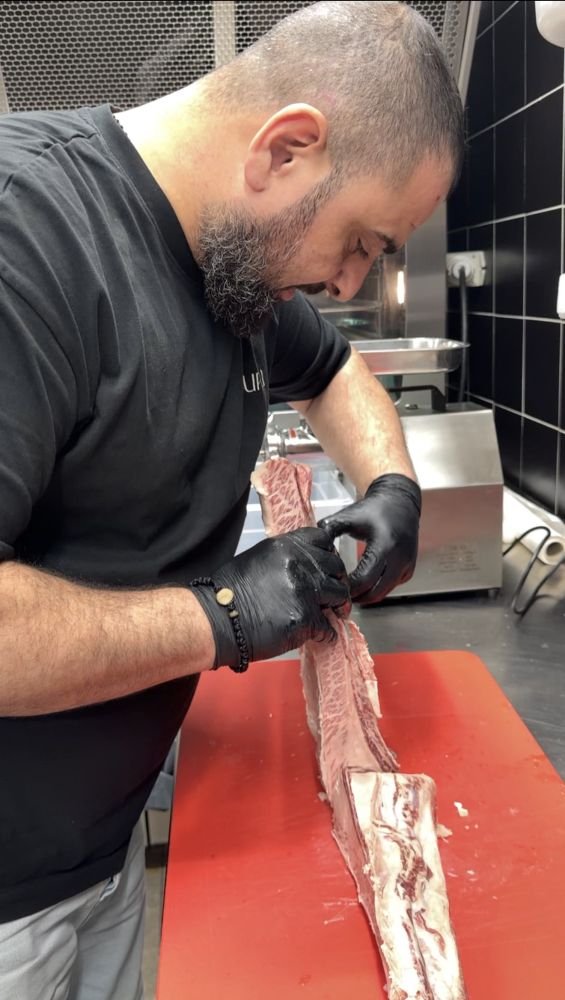 «Φροντίσαμε να ενισχύσουμε το προσωπικό, έχουμε γεμίσει τις αποθήκες με ιαπωνικό ρύζι και προμηθευτήκαμε τις απαραίτητες ποσότητες κρέατος Wagyu για τα ψυγεία μας, ενώ ήδη υπάρχουν κρατήσεις από επισκέπτες που θα βρεθούν στην πόλη κατά τη διάρκεια της Έκθεσης», λέει ο κ.Μελισσινός