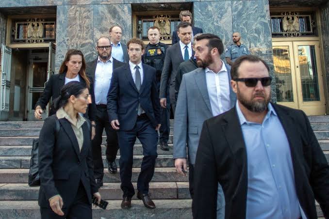 Οι πολιτείες ζητούν επίσης η εταιρεία να εφαρμόσει διαδικασία επαλήθευσης από γονείς για εφήβους χρήστες, να αλλάξει τους αλγορίθμους σύστασης περιεχομένου, να αφαιρέσει πολλά φίλτρα εικόνας που αλλοιώνουν την εμφάνιση, να καταργήσει την αυτόματη αναπαραγωγή βίντεο, να απαγορεύσει τη δημιουργία πολλαπλών λογαριασμών και να τερματίσει τις εφήμερες αναρτήσεις, όπως τα Instagram Stories / ΑΡ 