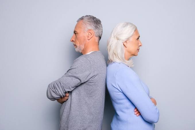Οι Αμερικανοί baby boomers, όσοι δηλαδή είναι μεταξύ 60 και 75 ετών, φαίνεται πως αναθεωρούν τη δέσμευση «μέχρι να μας χωρίσει ο θάνατος». Αντί να περιμένουν να χάσουν τον σύντροφό τους, πηγαίνουν στο δικαστήριο / UNSPLASH