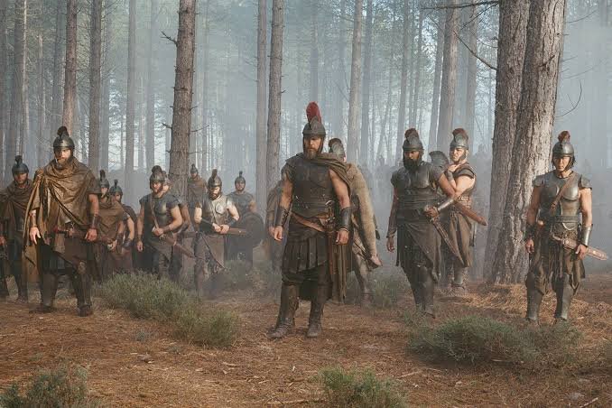 Το ευρύτερο πολιτικό και πολιτισμικό πλαίσιο, το δίκτυο των μυκηναϊκών βασιλείων, η σημασία της βασιλείας, οι ανακτορικές οικονομίες, η δυναστική διαδοχή, η ναυσιπλοΐα μεγάλων αποστάσεων και ο αριστοκρατικός πόλεμος, τεκμηριώνεται καλά από την αρχαιολογία / UNIVERSAL