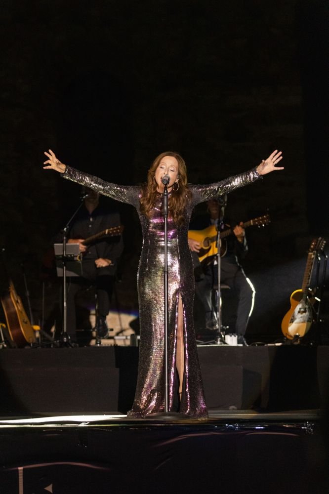 Αυλαία για το φετινό Sani Festival με τη Βίκυ Λέανδρος σε μία ιστορική παράσταση
