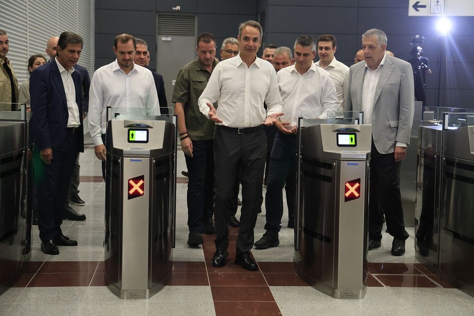 Ο πρωθυπουργός Κυριάκος Μητσοτάκης στο Μετρό της Θεσσαλονίκης