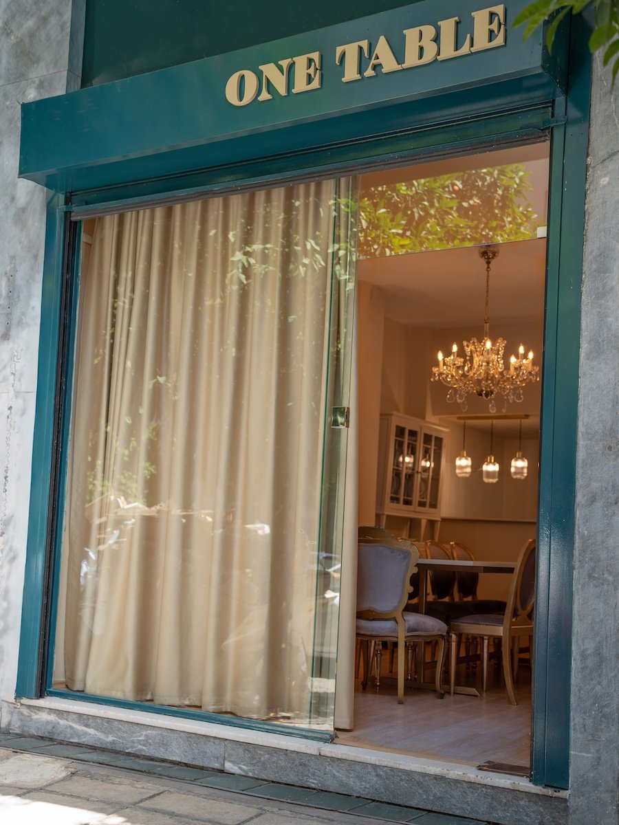 Στο One Table κάθε εκδήλωση αποκτά προσωπικό χαρακτήρα και κάθε καλεσμένος νιώθει σαν να βρίσκεται στο σπίτι ενός αγαπημένου φίλου