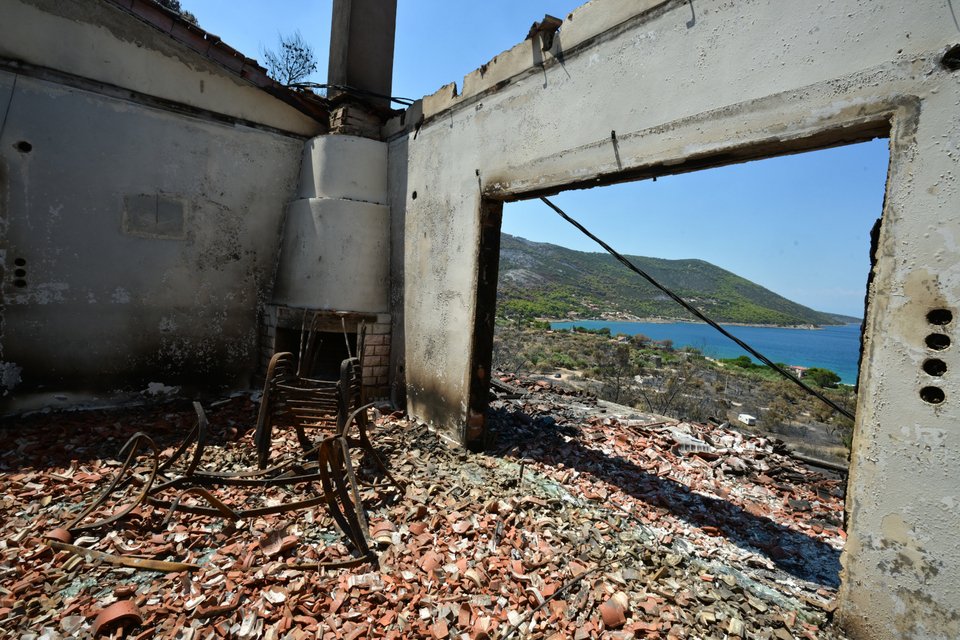 Καμένο σπίτι στη Δυτική Αττική / Eurokinissi