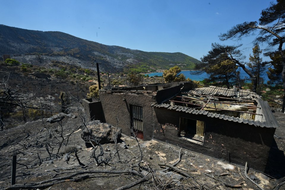 Καμένο σπίτι στη Δυτική Αττική / Eurokinissi, ΤΑΤΙΑΝΑ ΜΠΟΛΑΡΗ