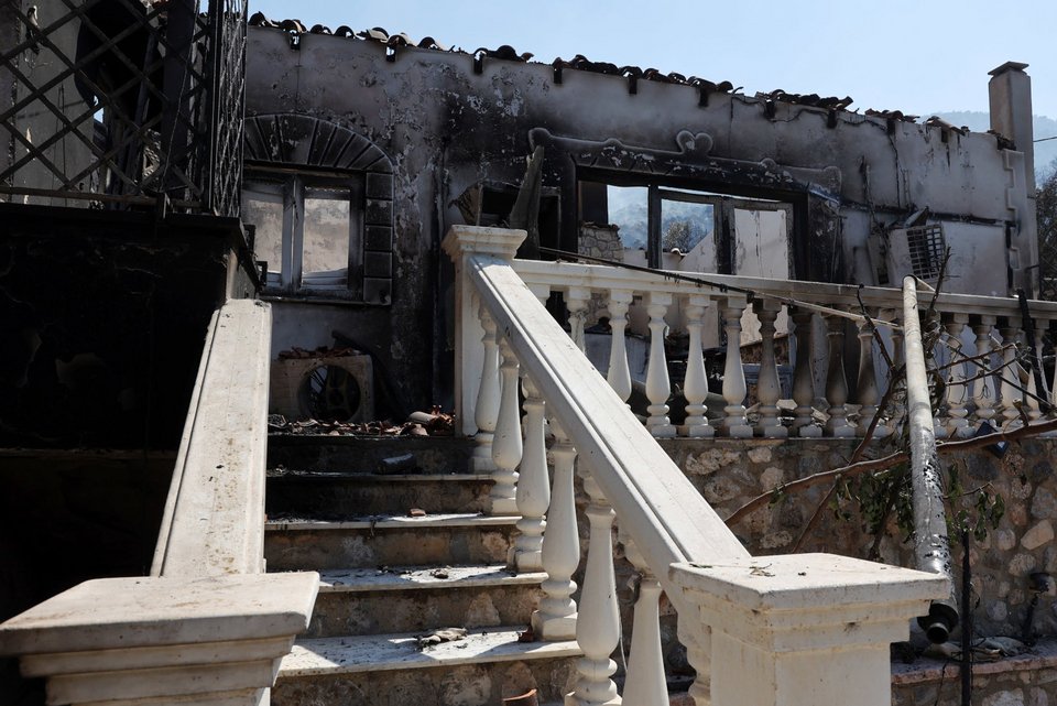 Καμένο σπίτι στη Δυτική Αττική / Intime, ΝΙΚΟΣ ΜΗΤΡΟΥΣΙΑΣ  