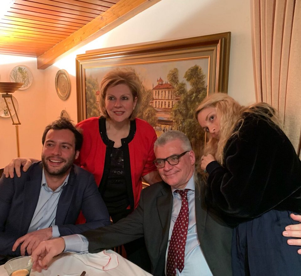 Ο Αλέξανδρος Ροδολάκης με τη σύζυγό του, Τζίνα Οικονόμου, και τα παιδιά τους Γιάννη και Κέλλυ 