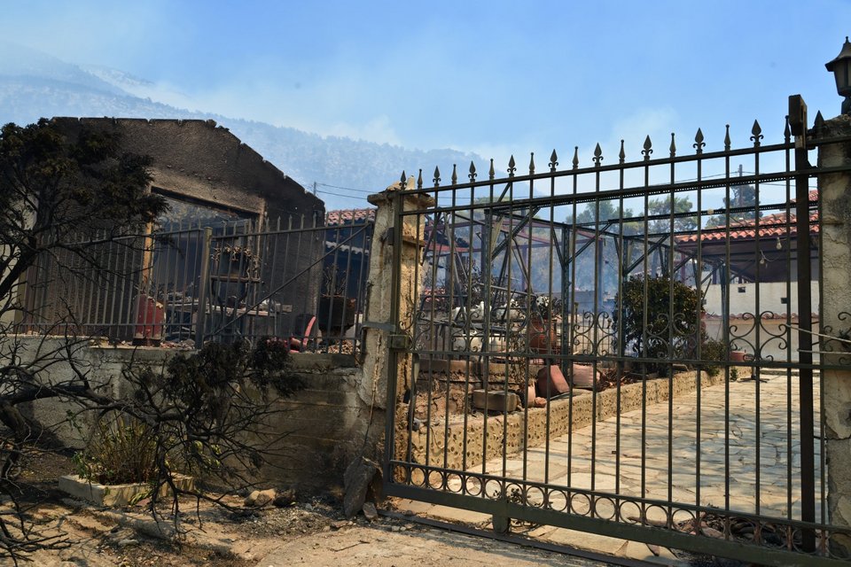  Καμμένο σπίτι στην περιοχή του Πόρτο Γερμενό - (EUROKINISSI)  