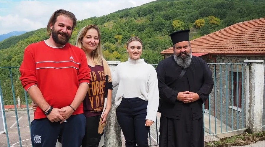 Το ζευγάρι με τη δασκάλα Παναγιώτα Διαμαντή και τον πατέρα Κωνσταντίνο