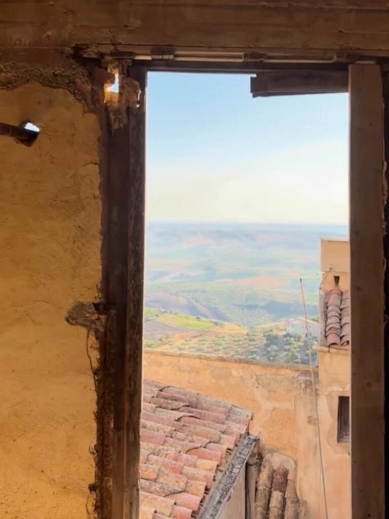 Η θέα από το νέο τους σπίτι 