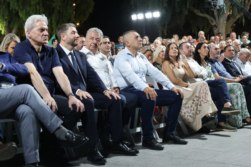 Στα δεξιά του Νίκου Ανδρουλάκη ο περιφερειάρχης Κρήτης Σταύρος Αρναουτάκης και ο Περιφερειάρχης Θεσσαλίας Δημήτρης Κουρέτας: Φωτογραφία INTIME 