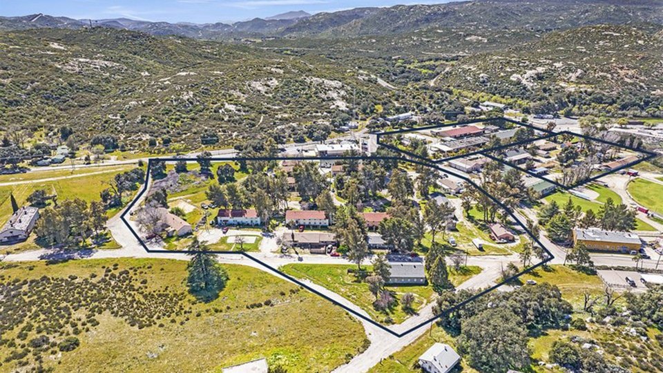 Το μεγαλύτερο τμήμα της ιδιοκτησίας ανήκει στον επενδυτή του Λας Βέγκας, Τζον Ρέι, και βρίσκεται στην αγορά από το 2019, όταν είχε αρχικά τιμηθεί στα 5,5 εκατομμύρια δολάρια. Στην πόλη ζουν σήμερα περίπου 100 κάτοικοι, ενώ η περιοχή θεωρείται χαρακτηριστικό δείγμα της παλιάς αμερικανικής Δύσης / INSTAGRAM