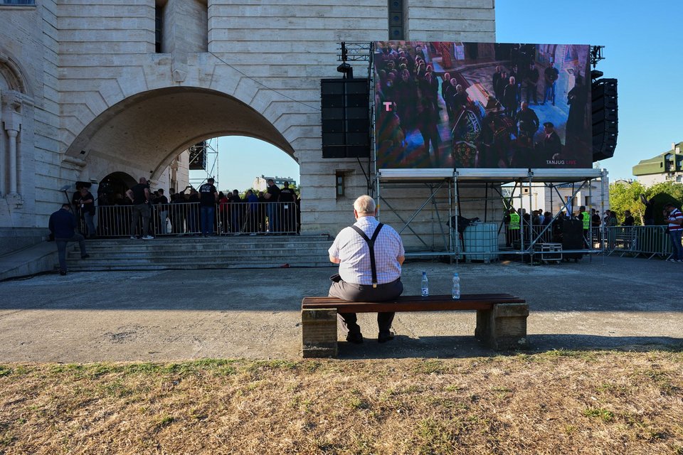 Πλήθος κόσμου στην κηδεία του Ράτκο Μλάντιτς στο Βελιγράδι, 7 Σεπτέμβριου 2026, Σερβία (AP Photo/Darko Vojinovic)