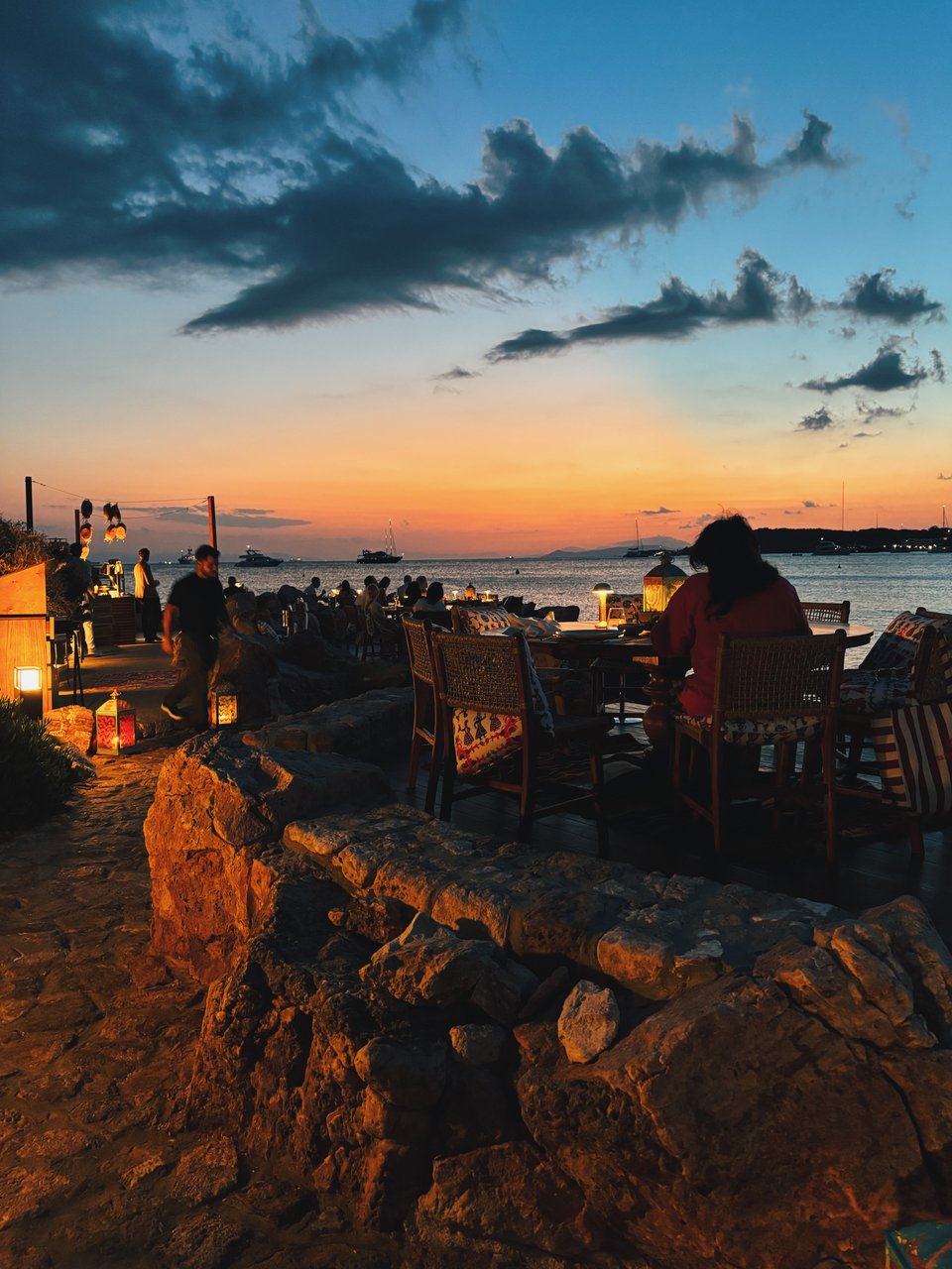Το μαγευτικό σκηνικό του Zolotas Beach, του ωραιότερου γαστρονομικού πρότζεκτ του φετινού καλοκαιριού / Φωτογραφία: Μάνος Λειβαδάρος/iefimerida