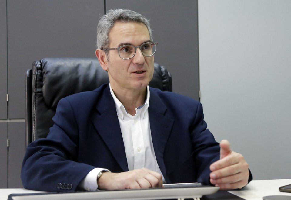 Ο καθηγητής Δημήτρης Παρασκευής 