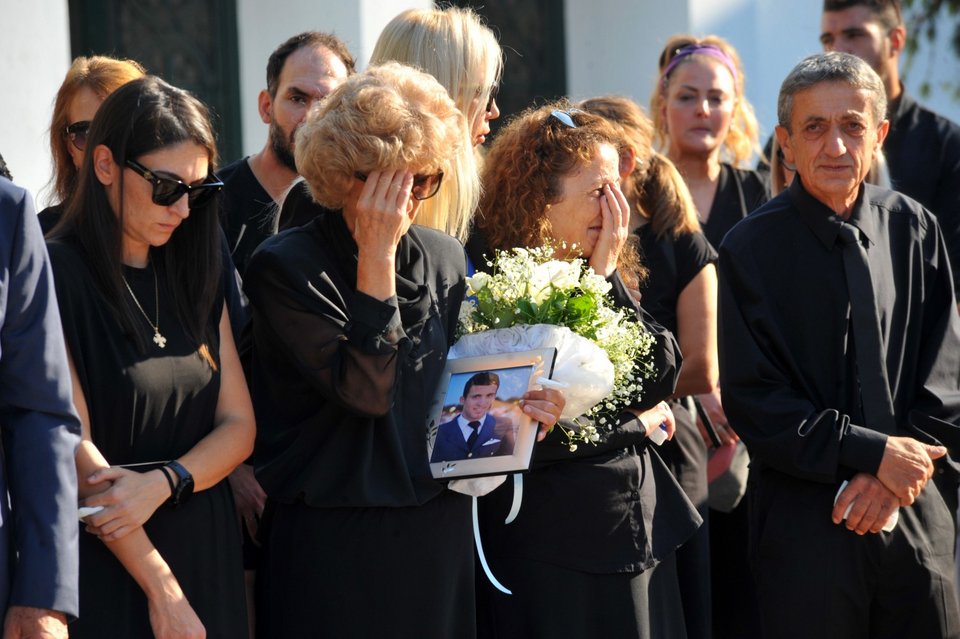 Θρήνος στην κηδεία του επισμηναγού Ιωάννη Μπλέσια