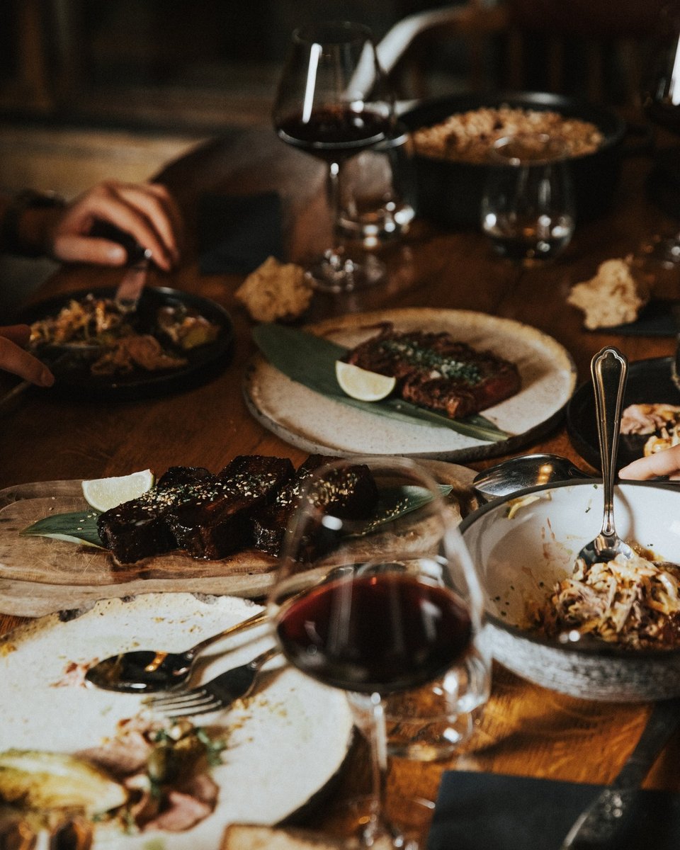 Τραπέζι του Feedel Asador στη Γλυφάδα / Φωτογραφία: feedel_asador/Instagram