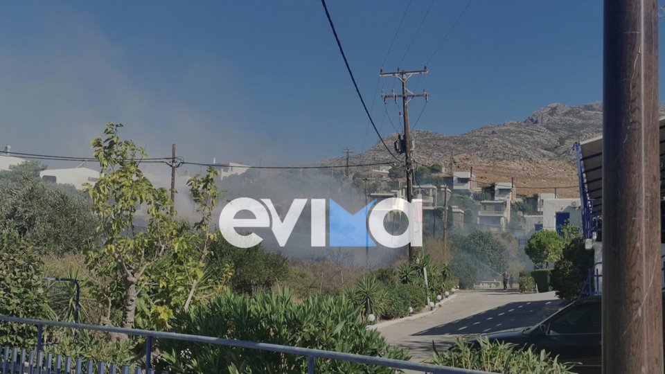 ΦΩτιά στην Κάρυστο