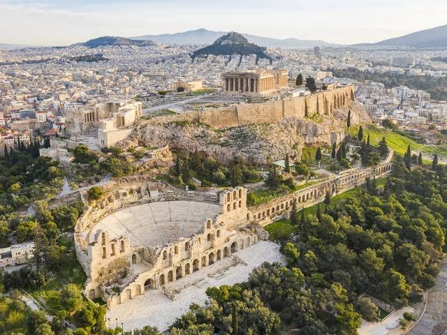 Η είδηση που κυκλοφόρησε πριν από λίγες ημέρες, ότι κολοσσοί της Wall Street επιλέγουν την Αθήνα αντί του Λονδίνου ή του Ντουμπάι, ακούστηκε σε πολλούς σχεδόν απίστευτη / UNSPLASH