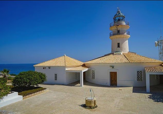 Η Villa Luna είναι ένα από τα τρία πολυτελή ακίνητα που διαχειρίζεται η Colina del Sol στην Cullera