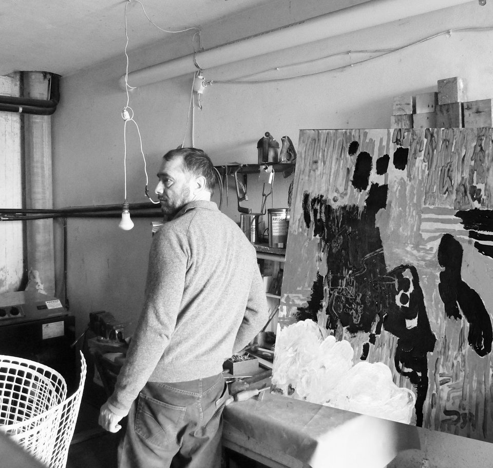 Η σχέση του K.BHTA με τις εικαστικές τέχνες ξεκινά ήδη από την εκπαίδευσή του, με σπουδές ζωγραφικής και ιστορίας της τέχνης στη Μελβούρνη